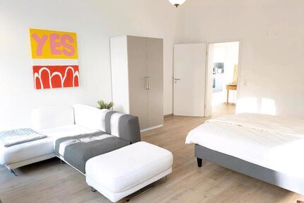 Top Lage, 2 Zi-Wohnung mit EBK, Balkon, TG-Stellplatz, möbliert - Karlsruhe