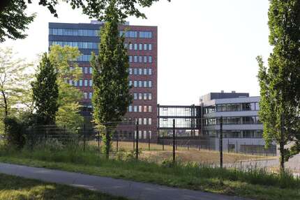 Büro in Osterrönfeld 3.925,55 € 362.47 m²