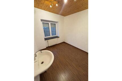 KOSMETIKRAUM - 350,00&nbsp;EUR Kaltmiete, ca.&nbsp; 1,00&nbsp;m&sup2; in Augsburg (PLZ: 86165) Lechhausen