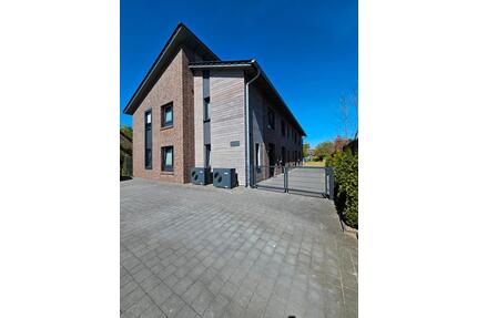 Moderne Reihenwohnung mit Terrasse! 3 ZKB, Gäste-WC und EBK! PKW-Stellplatz! - Löningen