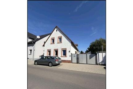 Zwei Häuser auf einem Grundstück in Lampertheim
