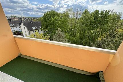 3-Zimmer-Wohnung mit Balkon, Stellplatz, EBK und Badewanne - Merseburg