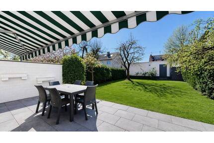 Reihenendhaus mit sonnigem Westgarten in ruhiger Wohnlage - Frankfurt am Main Nieder-Eschbach