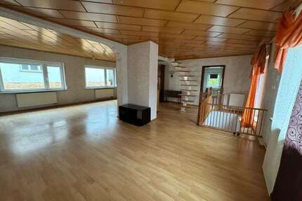 Haus zum Kaufen in Stein-Bockenheim 239.000,00 € 200 m²