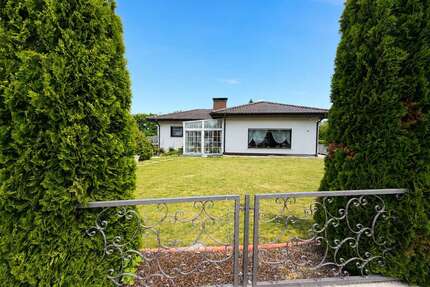 Haus zum Kaufen in Schöneck 648.000,00 € 180 m²