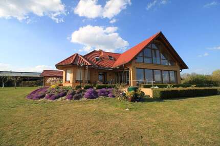 Haus zum Kaufen in Grünow 850.000,00 € 225 m²