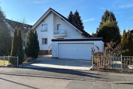 Exklusives Einfamilienhaus mit großem Garten und Doppelgarage - Vellmar