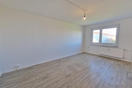*Ab sofort!* - 1-Zimmer-Wohnung in der 3. Etage mit Aufzug - Leipzig Lausen-Grünau
