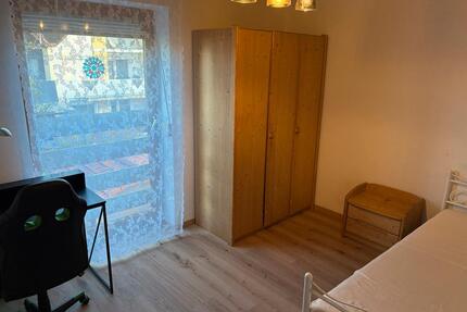 WG-Zimmer neu renoviert in Lenting - Kösching