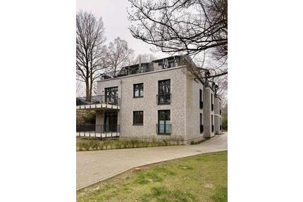 Exklusive 3-Zimmer-Wohnung mit Balkon und 2 Stellplätzen in Hamburg-Wellingsbüttel