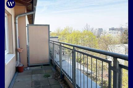 Blick über die Dächer und ins Grüne: City-Wohnung in zentraler, guter Lage, Tageslichtbad, Aufzug - Dresden Johannstadt-Süd