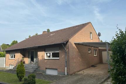 Freistehendes, großzügiges Haus mit Ausbaureserve zu verkaufen - Bedburg