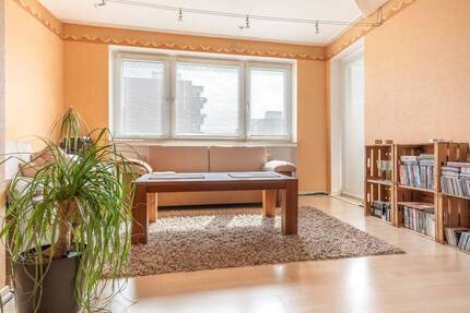 Wohnkomfort mit Weitblick: Helle 4-Zimmer-Wohnung mit Balkon und Aufzug - Hameln Afferde