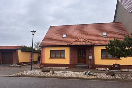 Einfamilienhaus mit großem Grundstück, Werkstatt und Partyraum - Gommern Ladeburg
