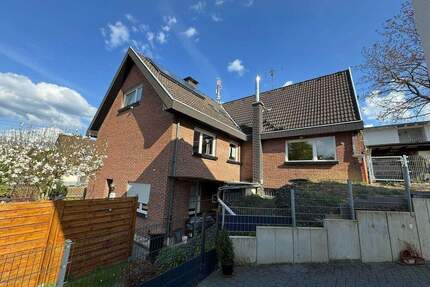 Einfamilienhaus mit Einliegerwohnung in beliebter Wohnlage von Königswinter-Oberpleis