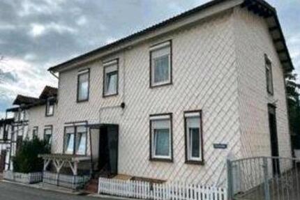 Charmantes Zweifamilienhaus mit großem Grundstück mit Potenzial - Einbeck