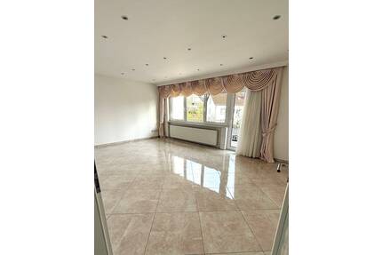 Schöne, geräumige 3 Zi.-Wohnung mit Balkon in Pohlheim!