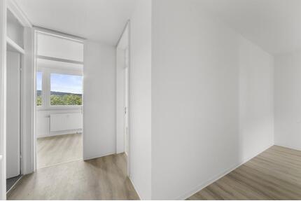 Willkommen in Ihrem neuen Zuhause in der Johann-Gottlieb-Fichte-Str. 14 in Hagen – hier wohnen Sie ruhig, grün und dennoch zentral. Die großzügig geschnittene Wohnung ist ideal für kleine Familien...