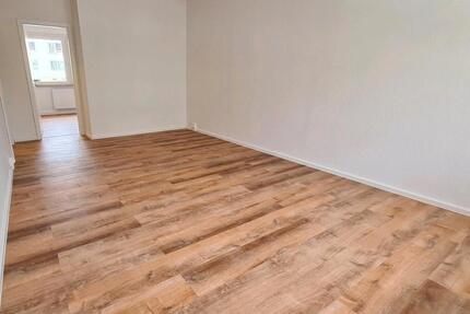 Kernsanierte 2 Raumwohnung inkl Küche + Stellplatz in Schmölln