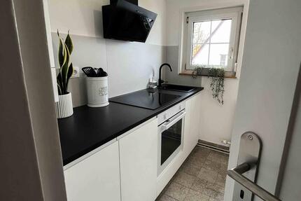 Renovierte 3-Zimmer-DG-Wohnung mit EBK und privatem Gartenanteil - Nürtingen