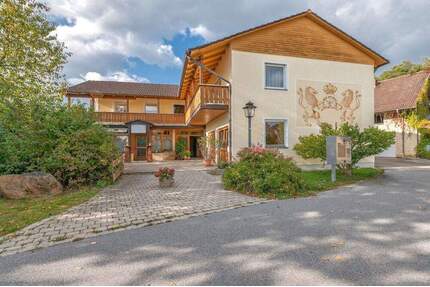 Mehrfamilienhaus mit 4 Wohnungen erweiterbar auf 8 Wohnungen - Tettenweis