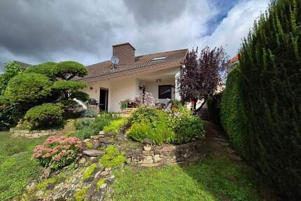 Charmantes Einfamilienhaus mit Einliegerwohnung in ruhiger, gesuchter Wohnlage Bretten-Gölshausen