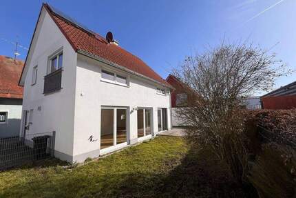 RESERVIERT ! Bezugsfreies 5-Zi. EFH mit Terrasse, Garten und Garage in Tegernheim