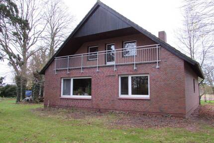 Einfamilienhaus mit Garage und großem Grundstück - Wittmund-Hovel