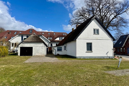 Reetgedecktes Zweifamilienhaus mit historischem Flair in einzigartiger Naturkulisse - Mönchgut Alt Reddevitz