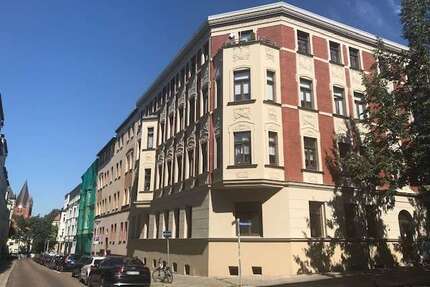 Wohnung zum Kaufen in Halle 185.000,00 € 77.95 m²