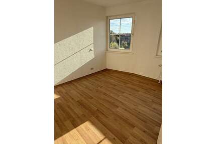 schöne 3-Raum Wohnung frisch renoviert mit EBK - Staßfurt