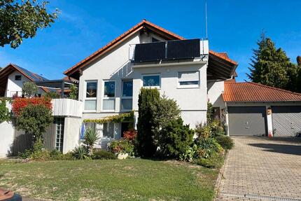 Frisch renovierte 3-Zimmer-Dachgeschosswohnung mit Balkon (76 m²) - Dettingen an der Erms