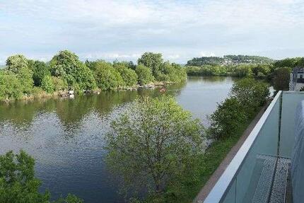 Neuwertige Weserblick-Wohnung mit zwei Whirlpools, hochwertiger Einbauküche und zwei Garagen! - Hameln Kernstadt