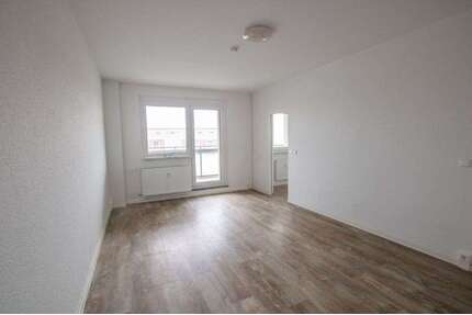 Wohnung zum Mieten in Halle (Saale) 315,00 € 35.78 m²