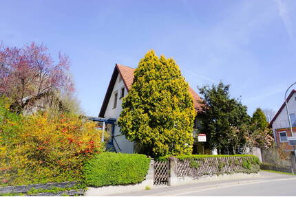 Sommer im eigenen Garten - EFH mit 3 Garagen, Garten und Gartenhaus in Hummeltal