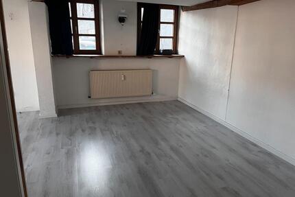 1-Zimmer-Altbauwohnung zur Miete in Erlangen Bruck