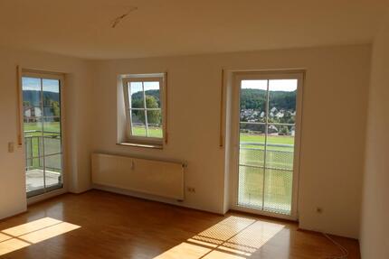 Helle, sonnige 3-Zimmerwohnung mit Balkon und optionaler Garage - Nabburg