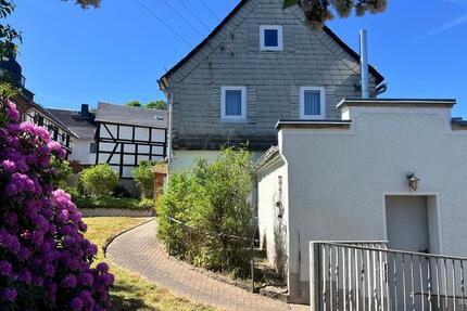 Charmantes Haus mit großem Grundstück, Werkstatt, Garage, Keller - Langenwetzendorf