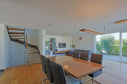 Haus zum Mieten in Ostelsheim 2.190,00 € 172 m²