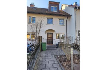 Schönes Reihenhaus mit Garage und Wohnmobilstellplatz - Schwabach