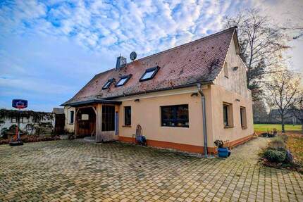 Charmantes Landhaus mit Kamin, Nebengelass und großem Grundstück - Burg Niegripp