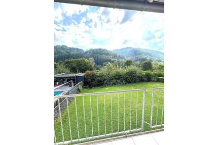 3-Zimmerwohnung im Erdgeschoss im 3 Familienhaus mit überdachtem Balkon - Kordel