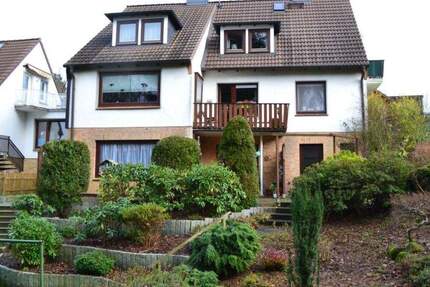 Vollvermietetes Dreifamilienhaus mit Doppelgarage in beliebter grüner Lage von Hamburg-Marmstorf!