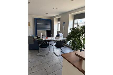 Helle, moderne, Büro-Geschäftsräume, zentral in Bleialf