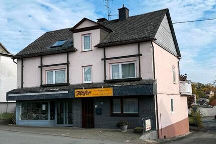 Wohn- und Geschäftshaus - 250.000,00&nbsp;EUR Kaufpreis, ca.&nbsp; 238,00&nbsp;m&sup2; in Hilchenbach (PLZ: 57271)