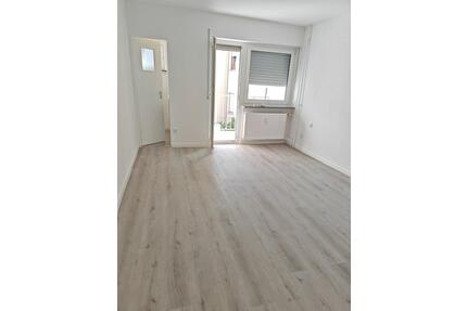MODERNES 1 ZW STUDIO NEU SANIERT BALKON BAD EBK ZENTRALE LAGE NIEDERRAD FUSSLÄUFIG ROSSMANN EIFLER REWE PENNY TEDI S BAHN LYONERSTR ÖVNP BUSSBAHN BRUCHFELDSTR RUHIGE NÄHE UNI KLINIK SEITENSTRASSE - Frankfurt am Main