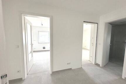 Erstbezug nach Kernsanierung, 5 Minuten zum See, großer Balkon, kleines MFH - Germering