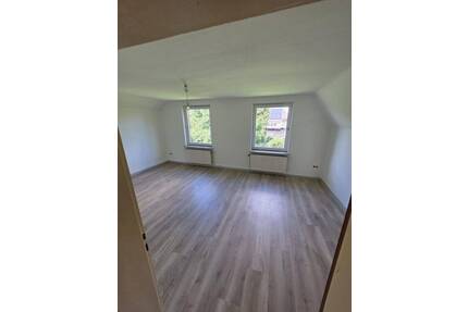 Lichtdurchflutete 2-Zimmer-Wohnung mit kleinem Gartenanteil in Emmerstedt - Neu renoviert - Helmstedt