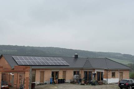 Gewerbeimmobilie mit Wohnhaus im Bungalowstil - Attraktiver Standort im Gewerbegebiet Magdala