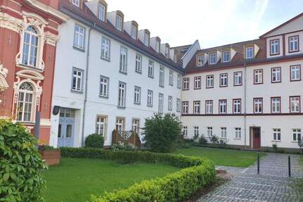 Charmante Erdgeschosswohnung im historischen Herzen Erfurts: Historischer Charme trifft auf modernen Wohnkomfort